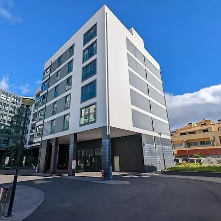 Top-floor One-bedroom Flats - Peaceful With Ocean And Views