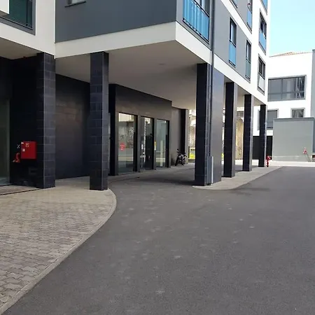 Top-floor One-bedroom Flats - Peaceful With Ocean And Views Lejlighed