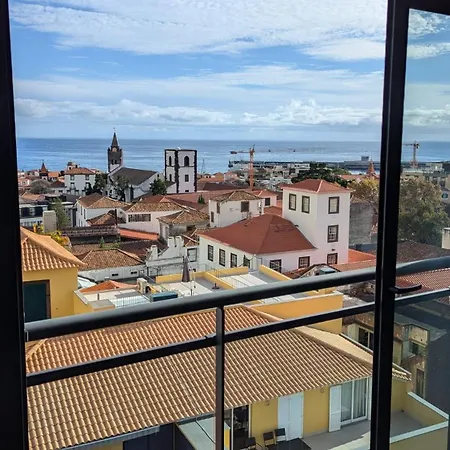 Top-floor One-bedroom Flats - Peaceful With Ocean And Views *