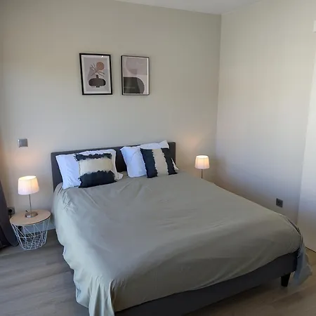 Top-floor One-bedroom Flats - Peaceful With Ocean And Views *