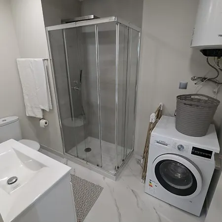 Top-floor One-bedroom Flats - Peaceful With Ocean And Views *