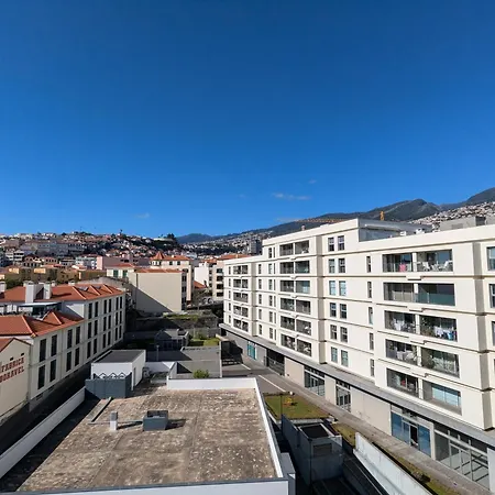 Top-floor One-bedroom Flats - Peaceful With Ocean And Views *