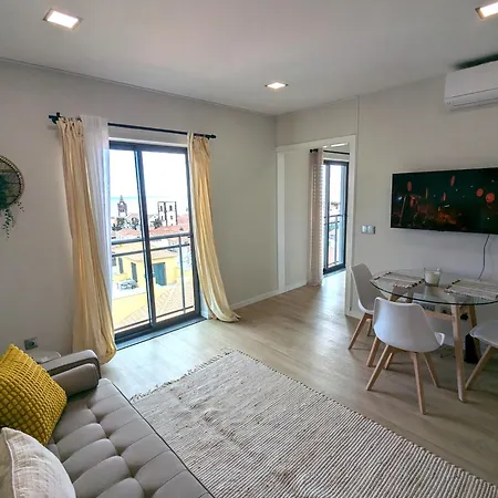 Top-floor One-bedroom Flats - Peaceful With Ocean And Views Lejlighed *