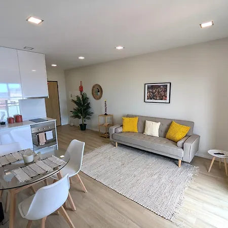 Top-floor One-bedroom Flats - Peaceful With Ocean And Views Lejlighed