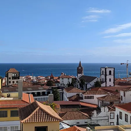 Top-floor One-bedroom Flats - Peaceful With Ocean And Views *