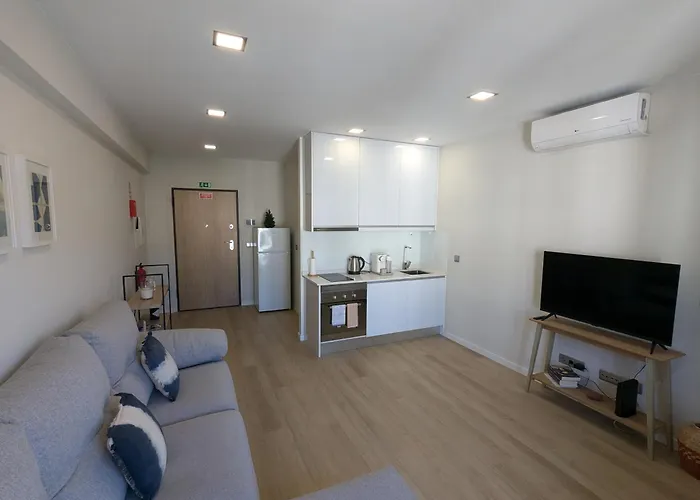 Top-floor One-bedroom Flats - Peaceful With Ocean And Views Appartamento *