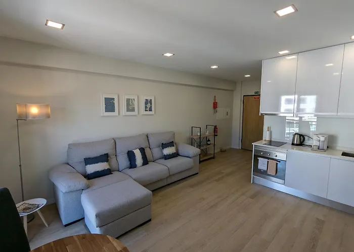 Top-floor One-bedroom Flats - Peaceful With Ocean And Views Appartamento