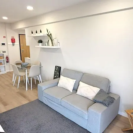 Apartment Top-floor One-bedroom Flats - Peaceful With Ocean And Views