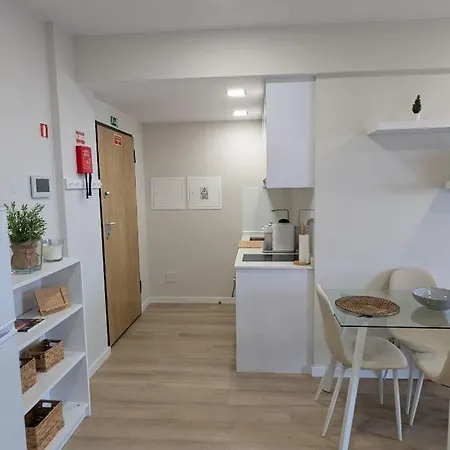 Apartment Top-floor One-bedroom Flats - Peaceful With Ocean And Views