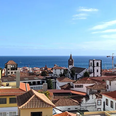 Apartment Top-floor One-bedroom Flats - Peaceful With Ocean And Views *