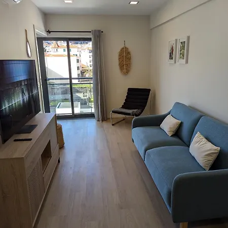 Top-floor One-bedroom Flats - Peaceful With Ocean And Views