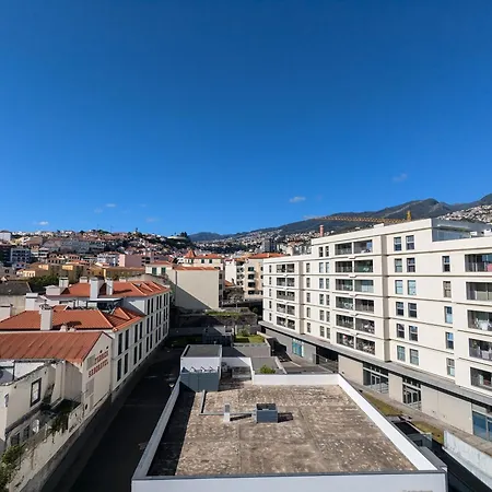 Apartment Top-floor One-bedroom Flats - Peaceful With Ocean And Views *