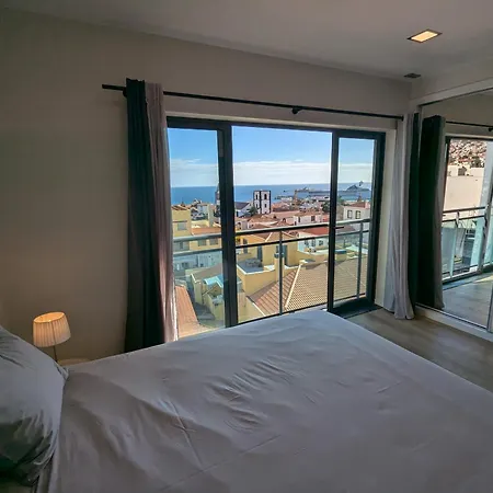 Top-floor One-bedroom Flats - Peaceful With Ocean And Views Lägenhet