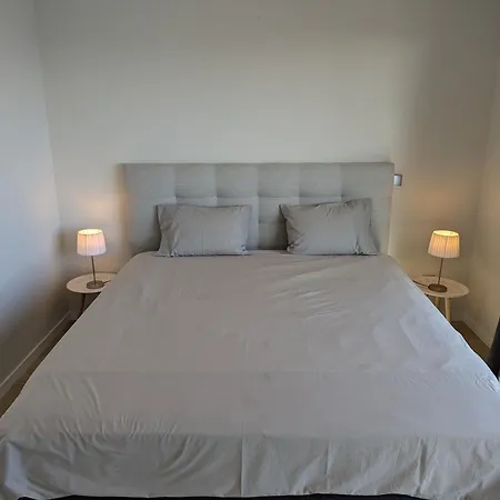 Apartment Top-floor One-bedroom Flats - Peaceful With Ocean And Views *