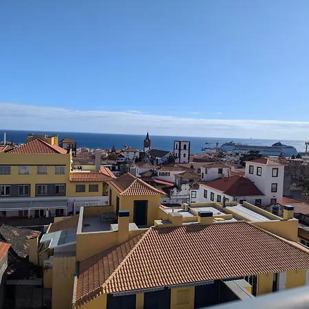 Top-floor One-bedroom Flats - Peaceful With Ocean And Views *