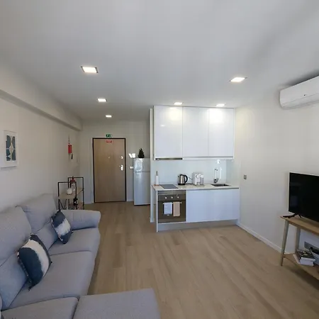 Apartment Top-floor One-bedroom Flats - Peaceful With Ocean And Views *