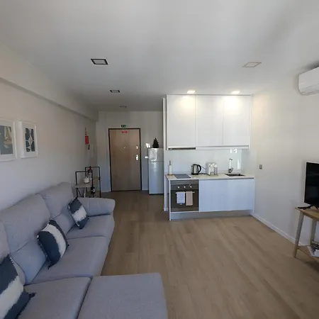 Top-floor One-bedroom Flats - Peaceful With Ocean And Views *