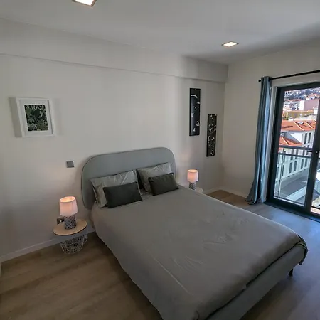 Apartment Top-floor One-bedroom Flats - Peaceful With Ocean And Views