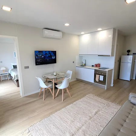 Apartment Top-floor One-bedroom Flats - Peaceful With Ocean And Views