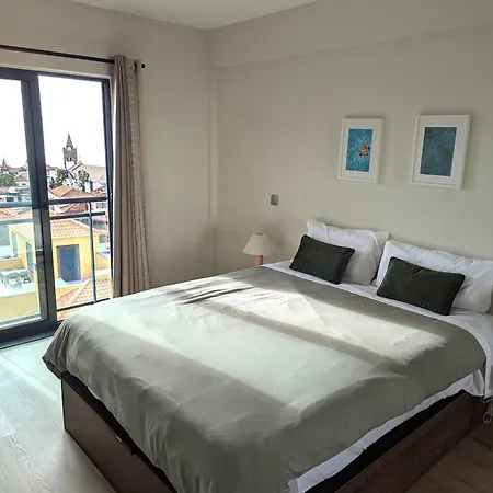 Apartment Top-floor One-bedroom Flats - Peaceful With Ocean And Views *