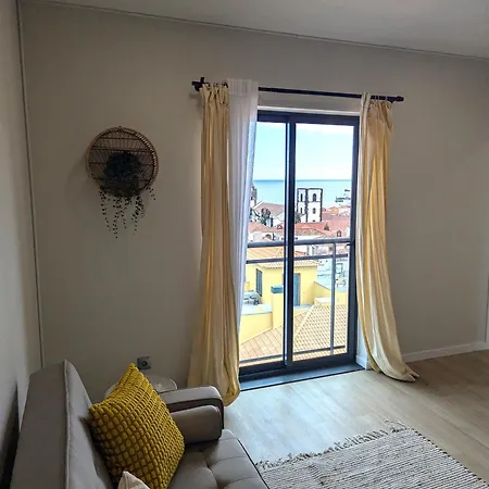 Top-floor One-bedroom Flats - Peaceful With Ocean And Views *