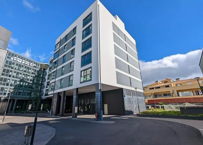 Top-floor One-bedroom Flats - Peaceful With Ocean And Views