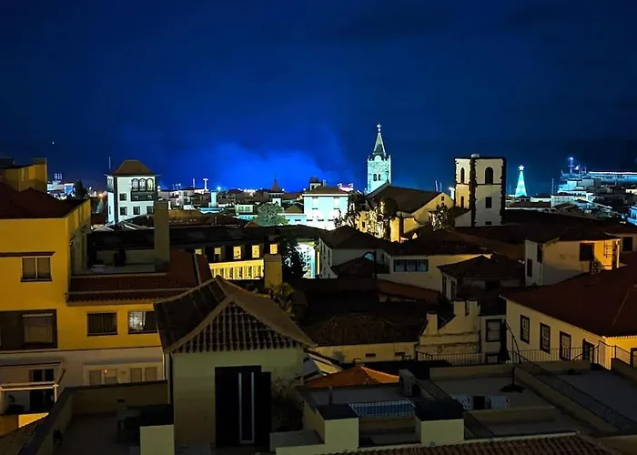 Top-floor One-bedroom Flats - Peaceful With Ocean And Views *