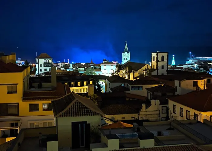 Top-floor One-bedroom Flats - Peaceful With Ocean And Views *