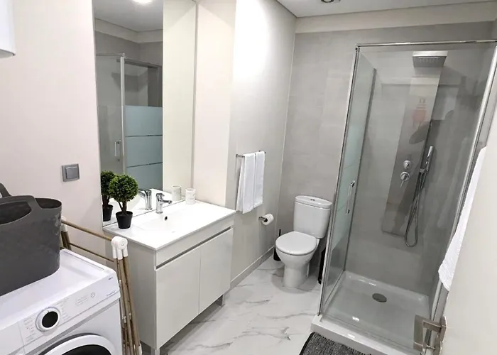 Top-floor One-bedroom Flats - Peaceful With Ocean And Views *