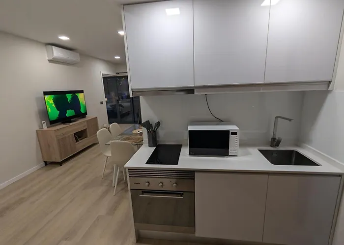 Top-floor One-bedroom Flats - Peaceful With Ocean And Views