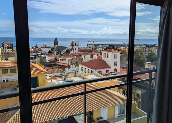 Top-floor One-bedroom Flats - Peaceful With Ocean And Views *