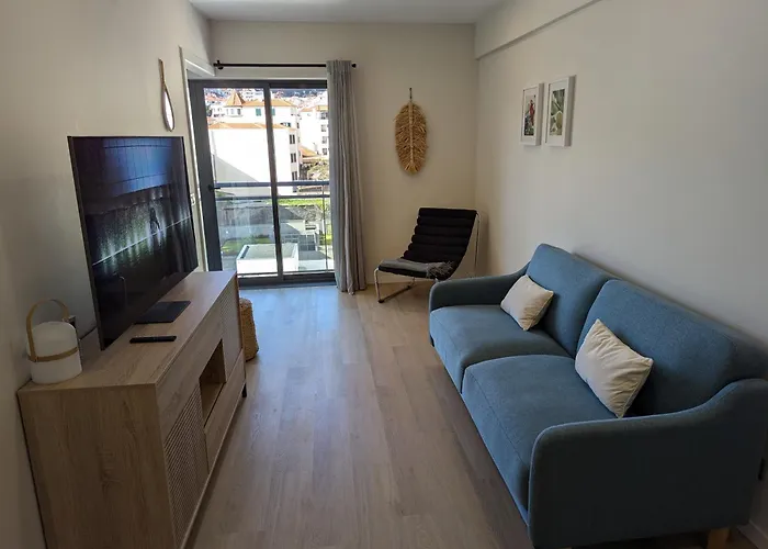 Top-floor One-bedroom Flats - Peaceful With Ocean And Views