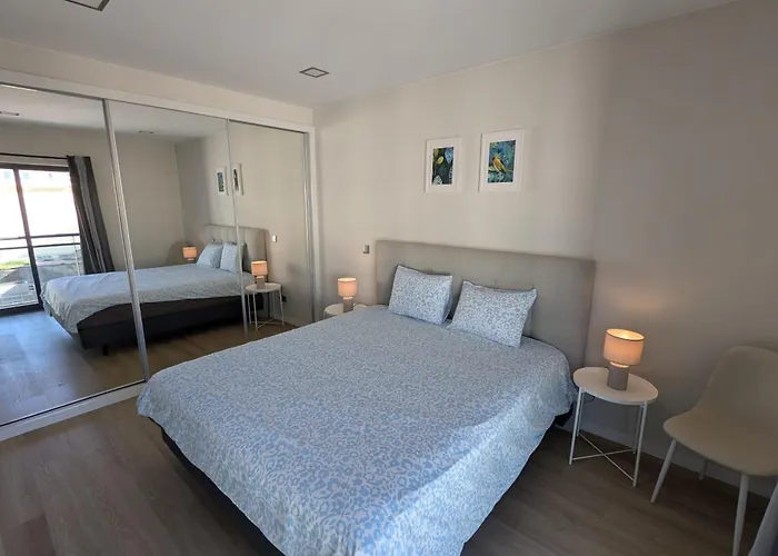 Top-floor One-bedroom Flats - Peaceful With Ocean And Views *