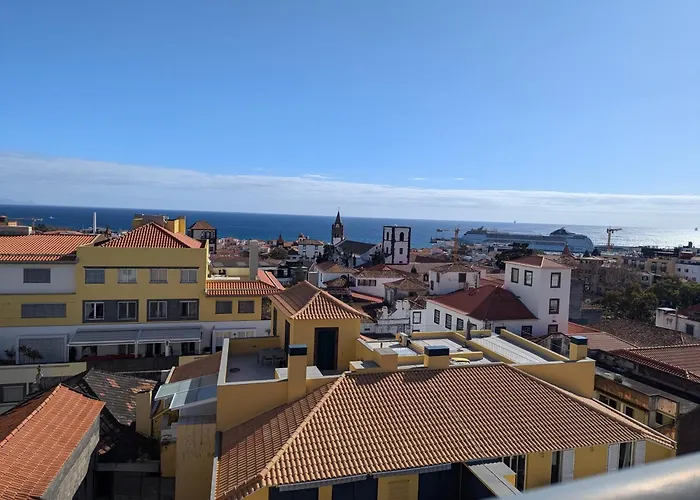 Top-floor One-bedroom Flats - Peaceful With Ocean And Views *