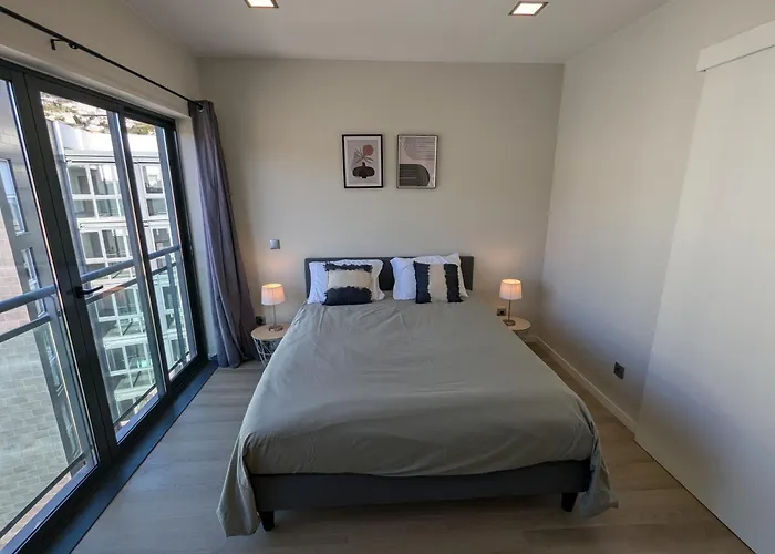 Top-floor One-bedroom Flats - Peaceful With Ocean And Views 公寓