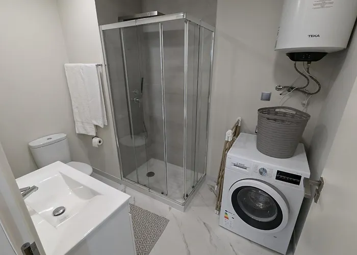 Top-floor One-bedroom Flats - Peaceful With Ocean And Views *