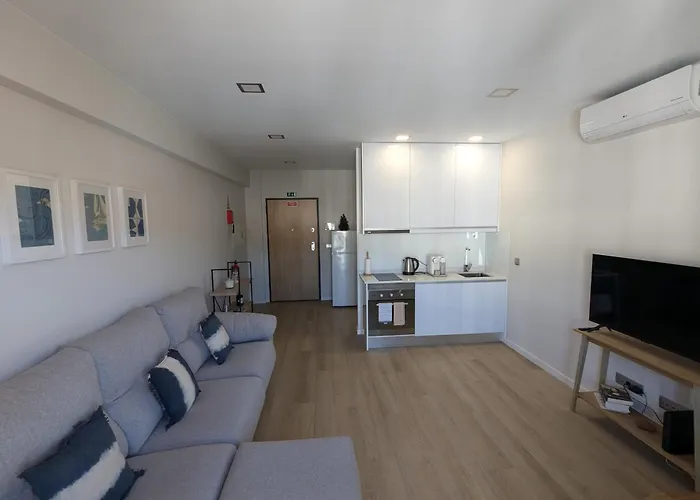 Top-floor One-bedroom Flats - Peaceful With Ocean And Views *