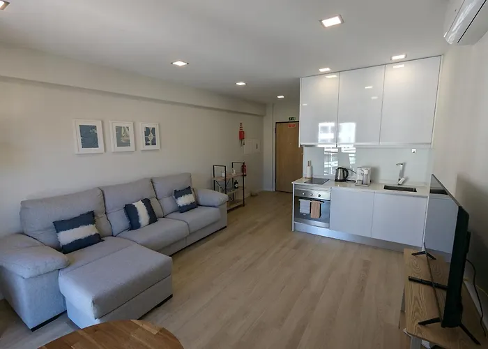 Top-floor One-bedroom Flats - Peaceful With Ocean And Views *