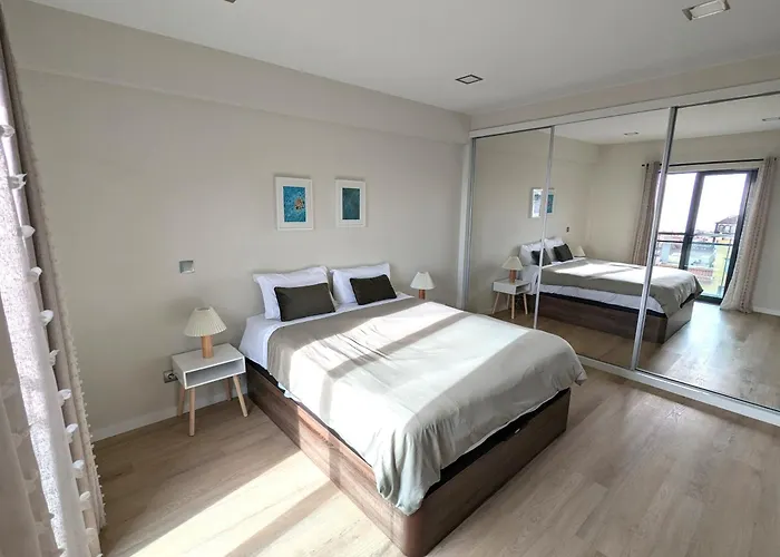 Top-floor One-bedroom Flats - Peaceful With Ocean And Views *