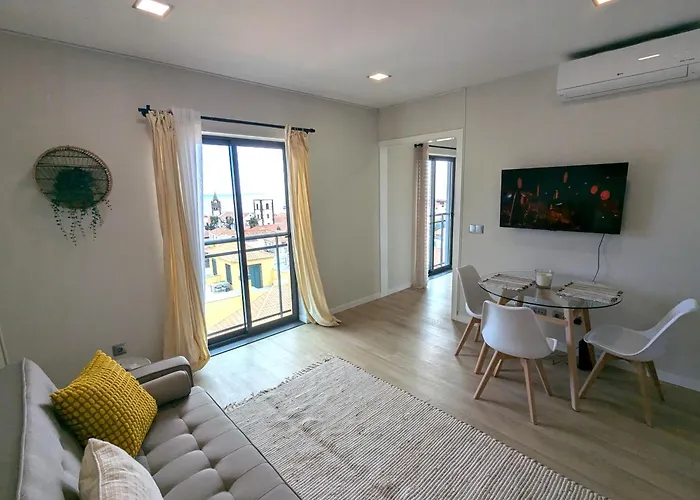Top-floor One-bedroom Flats - Peaceful With Ocean And Views Apartamento *