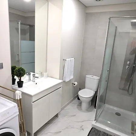 Top-floor One-bedroom Flats - Peaceful With Ocean And Views *